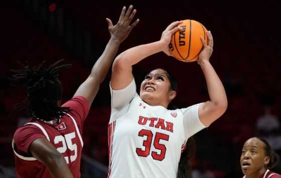 Alissa Pili of Utah Utes.